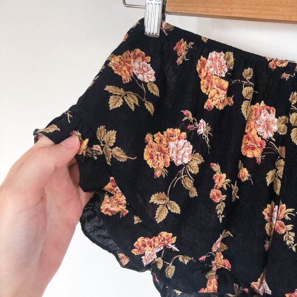 Brandy Melville Shorts - Picture 3 of 9